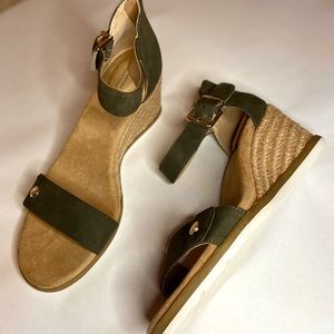 Giani Bernini Memory Foam Sandals 7 Shoes Wedge Padded Insole Open Toe Heels